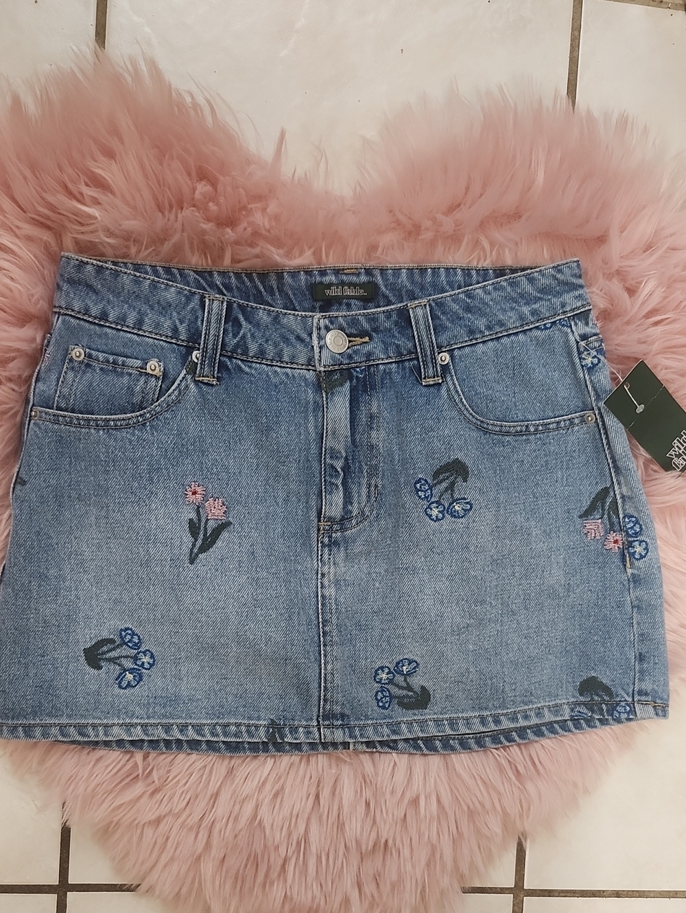 Brand NEW NWT WILD FABLE DENIM MINI SKIRT W/FLOWER ACCENT-2